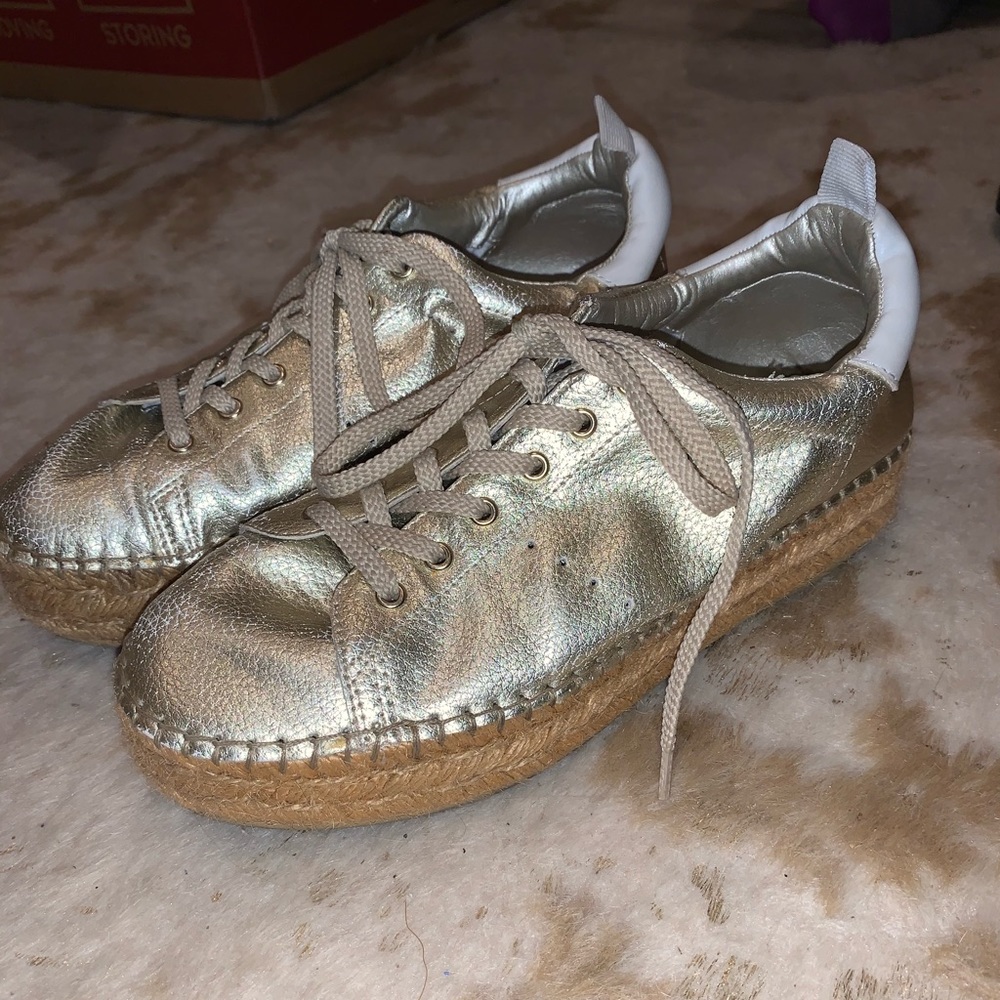 Platform sneakers